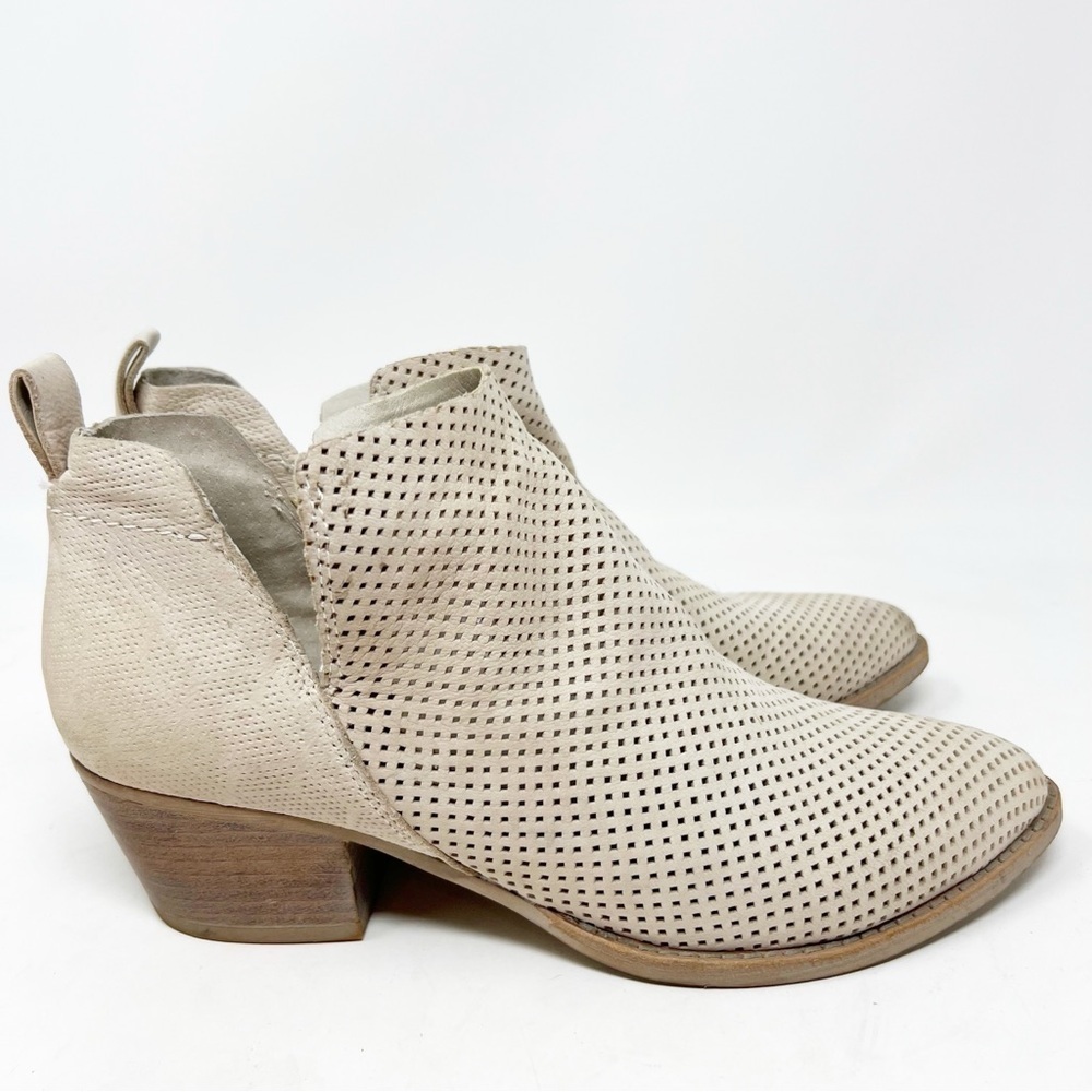 DOLCE VITA TAN SONYA PERFORATED LEATHER SLIP ON ANKLE BOOTIES SZ 7.5